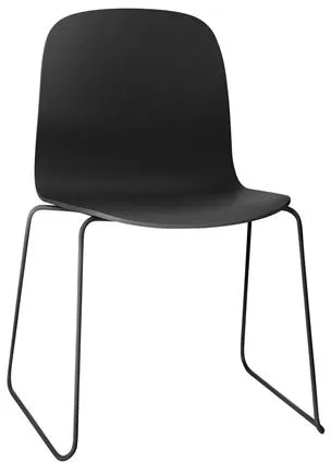 Muuto Visu valgomojo kėdė su rogių pagrindu juoda